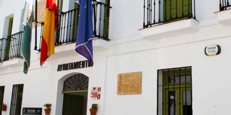 La Guardia Civil registra el Ayuntamiento de Frigiliana por presunta malversación y prevaricación