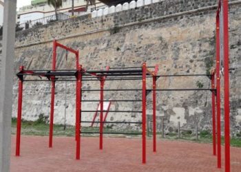Malestar en la Ribera: los usuarios del parque de calistenia denuncian la falta de sombras y fuentes de agua en pleno verano