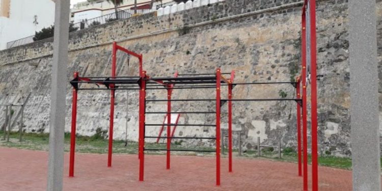 Malestar en la Ribera: los usuarios del parque de calistenia denuncian la falta de sombras y fuentes de agua en pleno verano