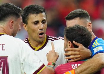 Rodri pide perdón a Bernardo Silva tras un tenso pique en el descuento: «Me he equivocado»