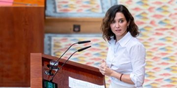 Ayuso revienta el bloque de Hacienda y tacha de «paripé» y «engaño» la nueva senda de déficit para las autonomías