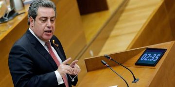 La «prioridad nacional» pactada por PP y Vox en los presupuestos valencianos amenaza con perjudicar a militares y trabajadores con alta movilidad
