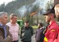 Marlaska advierte de un «día crítico» y moviliza a más de 2.100 efectivos para evitar la fusión de tres incendios entre Madrid y Ávila