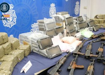 Incautan un arsenal con 36 fusiles de asalto y 11 granadas de mano en Málaga tras desarticular una red de narcotráfico