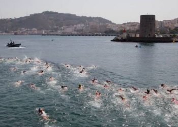 Presentada la LXXXII Travesía a Nado Puerto de Ceuta, que recupera su salida histórica en el Muelle España