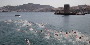 Presentada la LXXXII Travesía a Nado Puerto de Ceuta, que recupera su salida histórica en el Muelle España