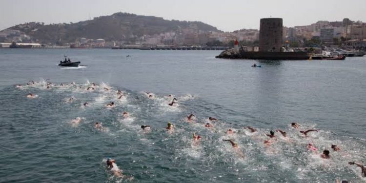Presentada la LXXXII Travesía a Nado Puerto de Ceuta, que recupera su salida histórica en el Muelle España