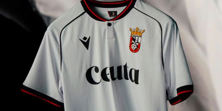 El Ceuta desvela su nueva piel para la temporada 2026/27 con sello de identidad caballa