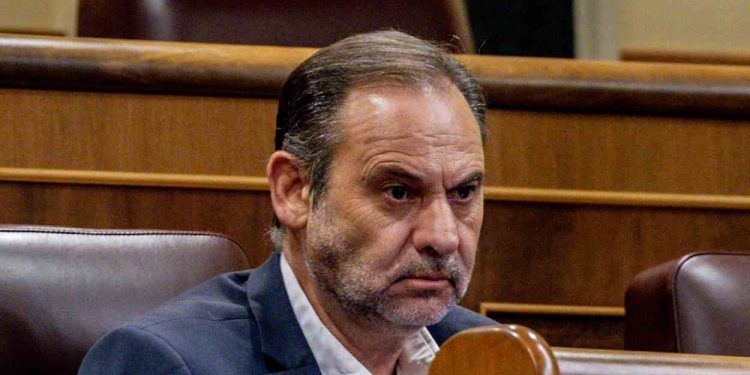 El caso Koldo se reactiva: el juez Pedraz interroga al primer abogado de Ábalos por la oferta de financiación del PSOE