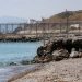 Marruecos relaja el control fronterizo: cientos de inmigrantes bordean a nado el espigón del Tarajal en Ceuta