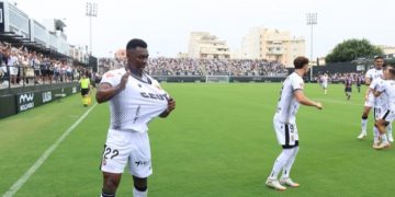 Renovación clave: Koné seguirá desbordando en la banda de la AD Ceuta por dos temporadas más