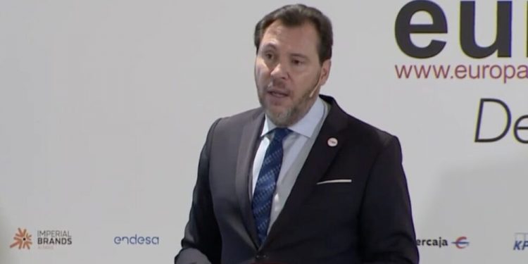 Óscar Puente urge a Puigdemont a regresar tras el fallo del TJUE: «Si yo fuera él, hoy me plantaba en España»