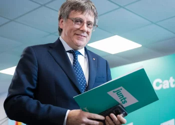 La incertidumbre sobre la amnistía frena cualquier opción de pacto entre el PP y Junts para tumbar a Sánchez