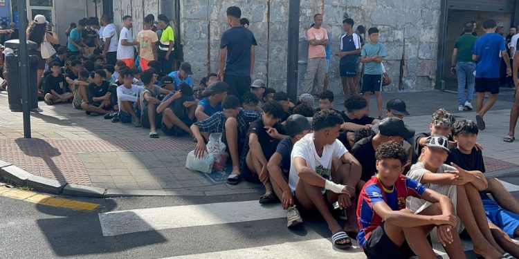 Bruselas avala el retorno de menores migrantes no acompañados en Ceuta