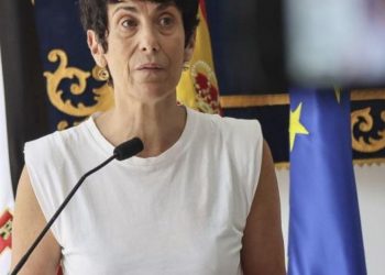 El Gobierno prepara el traslado urgente a la Península de 500 niñas migrantes llegadas a Ceuta
