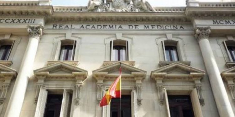 La Real Academia Nacional de Medicina de España alerta sobre la situación sanitaria y humanitaria en Ceuta