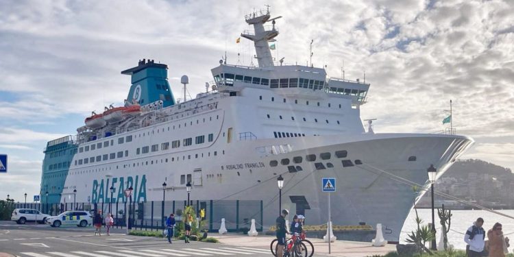 El SUP exige instalar «barcos hotel» en Ceuta para alojar a los policías desplazados por la presión migratoria