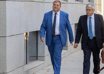 Serrano recurrirá ante la Audiencia Nacional la intervención de su móvil por la UCO al ejecutarse «sin autorización judicial»
