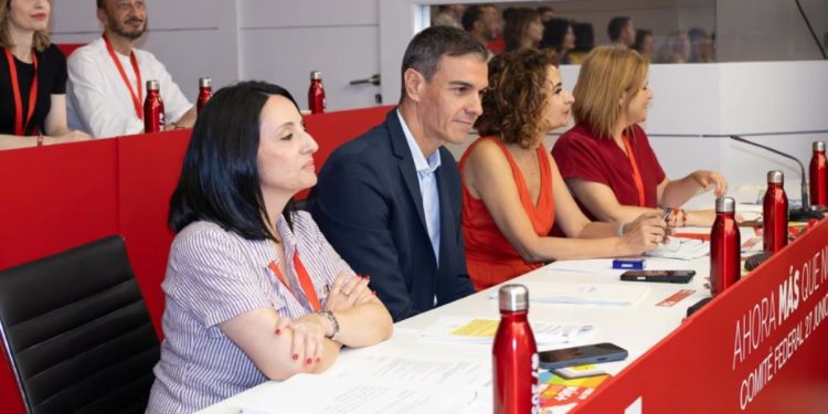 El PSOE acusa a Feijóo de buscar la «crispación» y hacer uso partidista de las instituciones en su visita a Ceuta