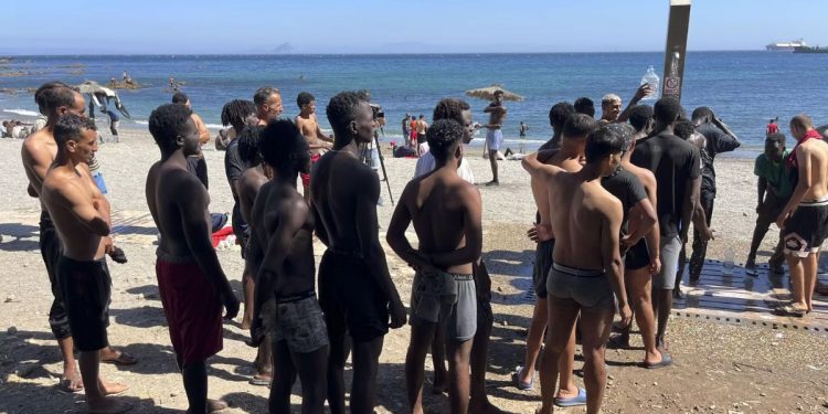 La crisis de Ceuta reabre el debate sobre la Ley de Extranjería para acelerar expulsiones y rechazos en frontera