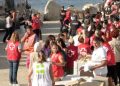 El reparto de alimentos en la playa del Trampolín atiende a cerca de 4.000 migrantes en Ceuta