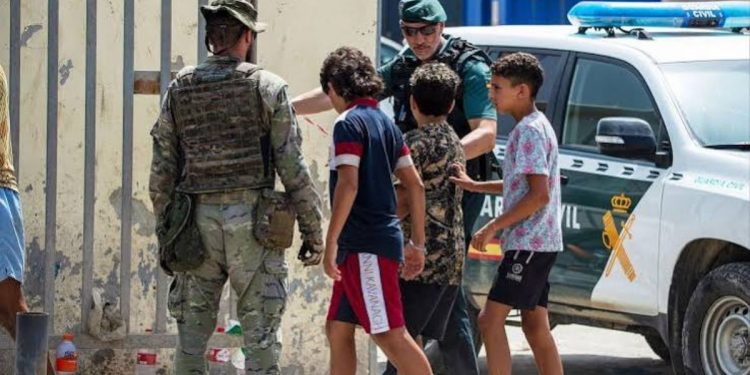 Marruecos exige a España la devolución inmediata de los menores llegados a Ceuta
