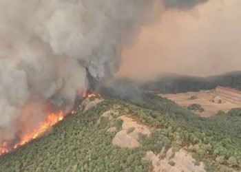 El incendio de Las Peñas de Riglos supera las 8.000 hectáreas y obliga a desalojar otros cuatro núcleos durante la madrugada