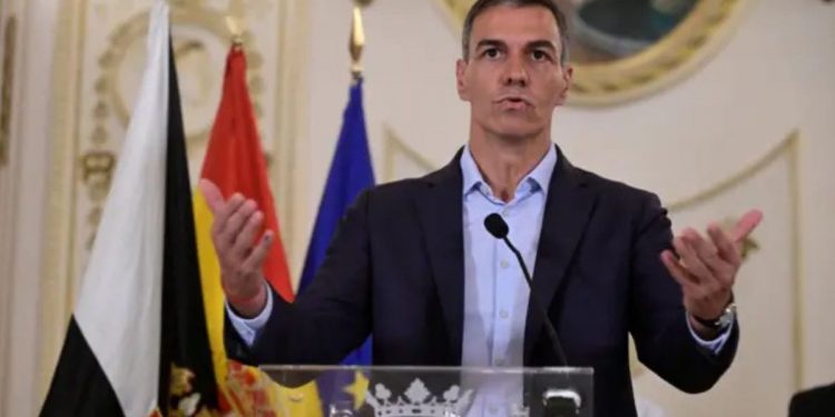 El Consejo de Ministros analiza las medidas urgentes para Ceuta y la declaración de zonas catastróficas por los incendios