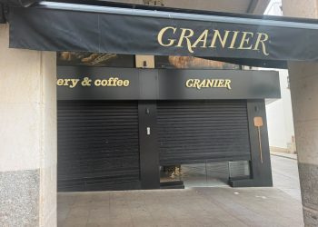 Los comercios de Ceuta retoman la actividad «con cautela» tras la entrada masiva de migrantes