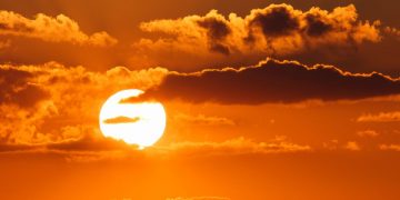 La AEMET avisa de hasta 42 grados y tormentas fuertes este jueves tras el eclipse