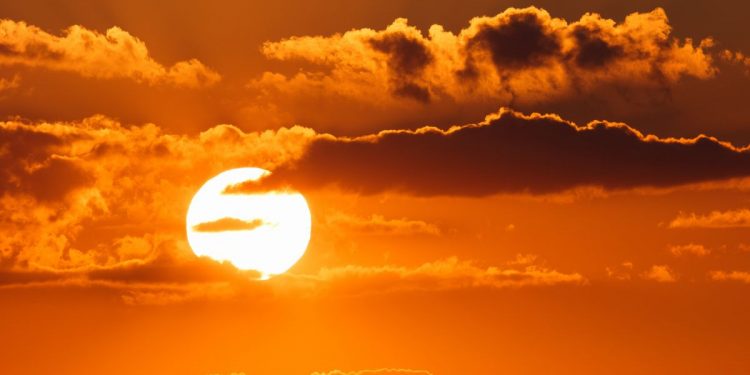 La AEMET avisa de hasta 42 grados y tormentas fuertes este jueves tras el eclipse