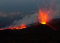 La erupción del Etna obliga a prolongar el cierre del aeropuerto de Catania y deja miles de pasajeros afectados