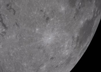La NASA intenta confirmar el choque de un fragmento de SpaceX contra la Luna: dejaría un cráter de 18 metros