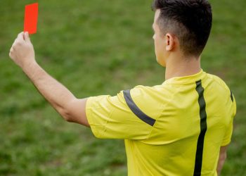 LaLiga 2026/2027 estrena nuevas normas arbitrales: más control del tiempo y la llegada de la ‘ley Vinícius’