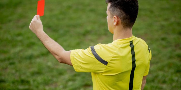 LaLiga 2026/2027 estrena nuevas normas arbitrales: más control del tiempo y la llegada de la ‘ley Vinícius’