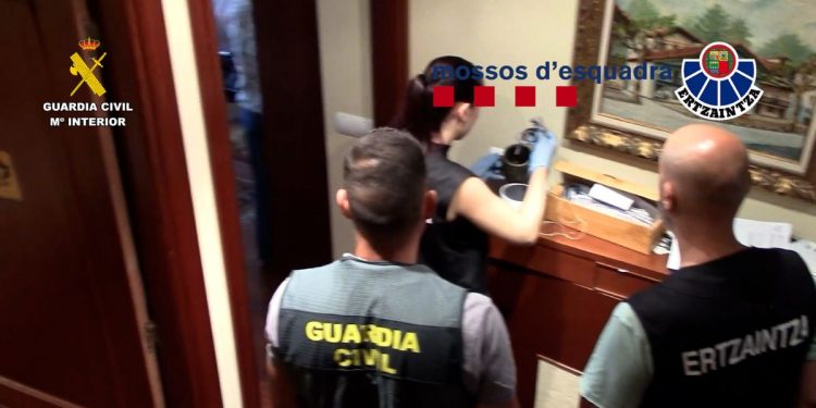 Detenido en Gipuzkoa un menor señalado como principal referente en España de la red extremista 764