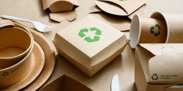 La UE cambia las reglas de los envases: adiós progresivo a monodosis, bolsas y pequeños botes de hotel