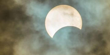 La AEMET señala dónde habrá más opciones de ver el eclipse sin nubes este 12 de agosto