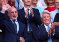 El Estadio Metropolitano dedica una emocionante ovación a Luis de la Fuente en el homenaje del Atlético de Madrid a los campeones del mundo