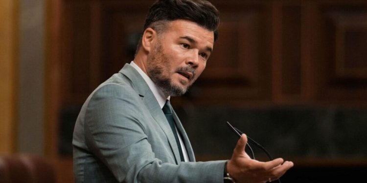 Rufián acusa al Gobierno de «poner a los pies de los caballos» a Margarita Robles para desviar la atención sobre Marruecos