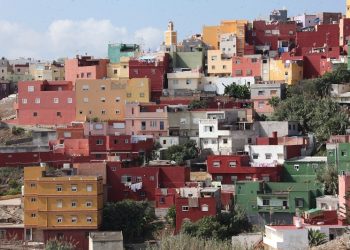 El descontrol migratorio desestabiliza el mercado de la droga y las leyes paralelas en la barriada ceutí de El Príncipe