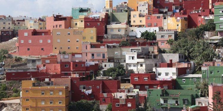 Brutal agresión en el Príncipe: Una joven es atacada a ladrillazos con su bebé en brazos tras protestar por una obra ilegal