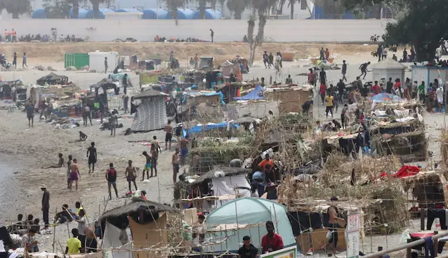 Traslado de migrantes de Benítez y el Trampolín a puerto