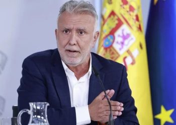 Torres exige «rigor» a Feijóo y exculpa a Marruecos tras el desmentido de la Policía Nacional sobre Ceuta