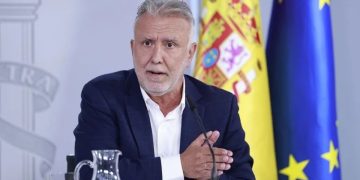 Torres exige «rigor» a Feijóo y exculpa a Marruecos tras el desmentido de la Policía Nacional sobre Ceuta