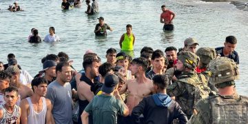 Decenas de jóvenes marroquíes vuelven voluntariamente desde Ceuta entre la frustración y el fracaso: “No me queda otra”