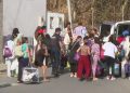 El Gobierno completa el traslado de cerca de 300 mujeres y niñas migrantes a una nave del polígono del Tarajal en Ceuta