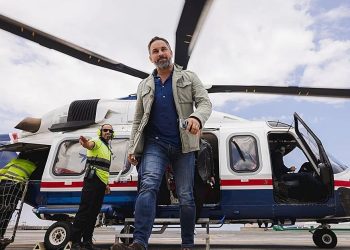 Abascal llama a la calle contra la «traición» del Gobierno en Ceuta y propone acusar a Sánchez en el Congreso