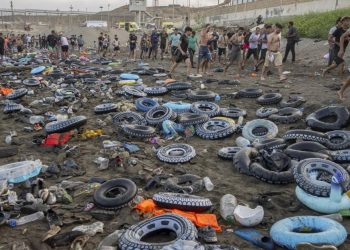 La empresa de limpieza de Ceuta recoge 25 toneladas más de basura al día tras la crisis migratoria: “Estamos un poco desbordados”