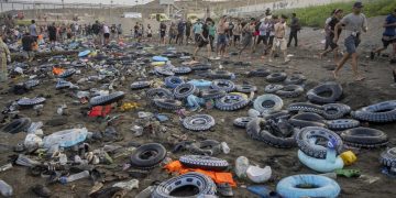 La empresa de limpieza de Ceuta recoge 25 toneladas más de basura al día tras la crisis migratoria: “Estamos un poco desbordados”